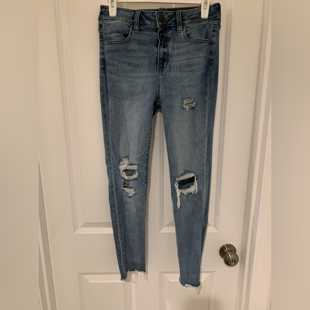 American Eagle Outfitters - NWOT distressed skinny jeans